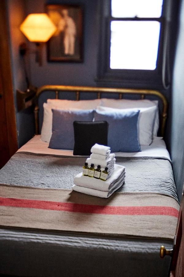فندق Crew'S Quarters Boarding House - Caters To Men بروفينس المظهر الخارجي الصورة